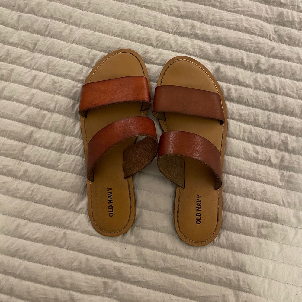 Leather strap sandals